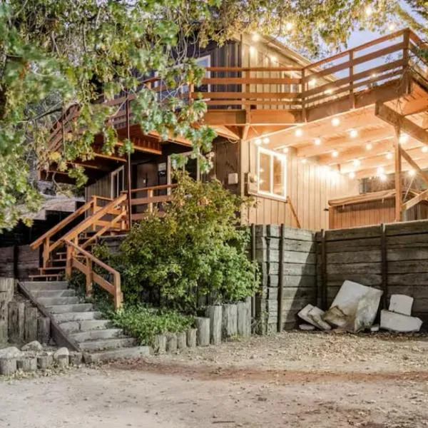 Snow Valley Retreat With Spa, hotel em Running Springs