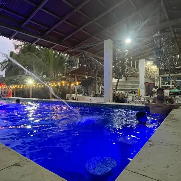 Hotel Playa Tiburón, hótel í Coveñitas
