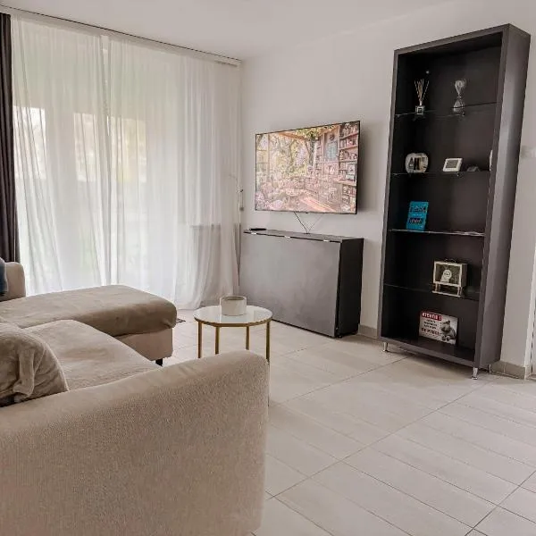 Hideout Cozy 2 rooms near Palas Mall & city center, warmy, invoice available, parking space, Ultracomfy, hotel in Iaşi