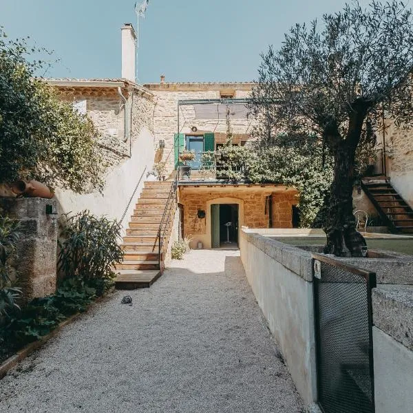 L'Oustal Di Fabre - Villa avec piscine à Vers-Pont-du-Gard, hotel in Vers Pont du Gard