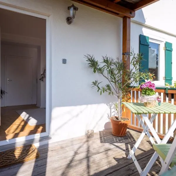 Charmante 2 Zimmer plus Bad und Balkon ohne Küche, hotel Niestetalban