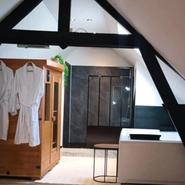 Ô13 Loft privatif sauna balnéothérapie à 30min de Pairi Daiza, hotel v destinaci Quiévrechain