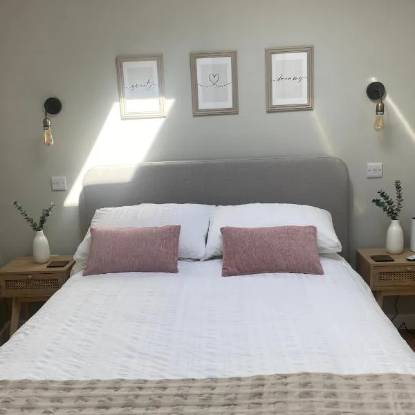 The Nest on the Water, hotel v destinaci Chichester
