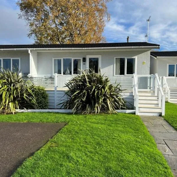 Overlooking the Norfolk Broads, ξενοδοχείο σε Carlton Colville