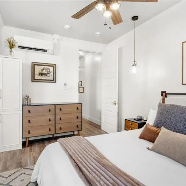 Downtown Biloxi 2BR Gem Pet Friendly Beach!，比洛克西的飯店