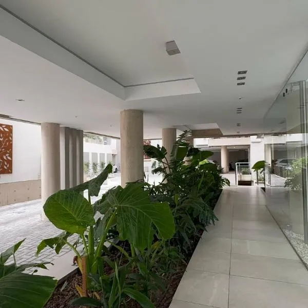 BOJ Pellegrini, hotel en Morón