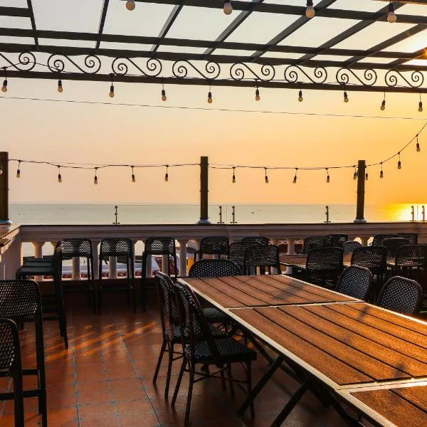 Luxury Sunset Town Hotel Phu Quoc, hotel v destinaci Phu Quoc