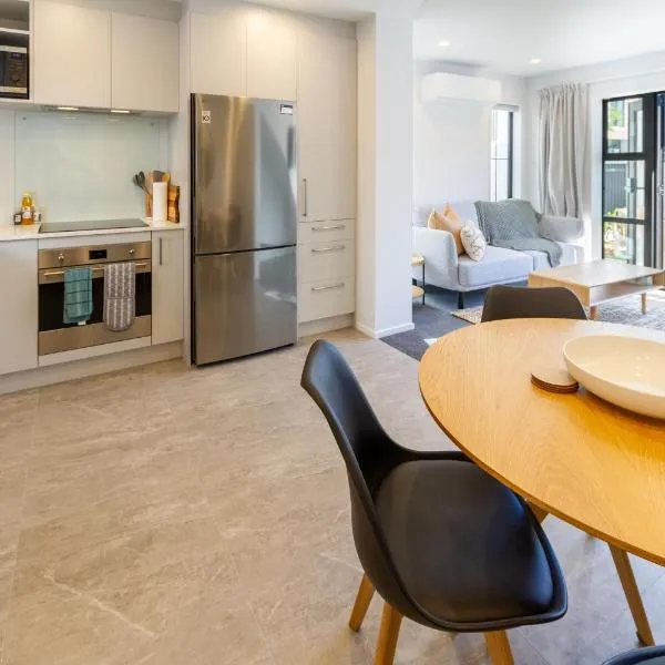 Upscale Townhouse with Parking in Prime Location, hotel in Christchurch