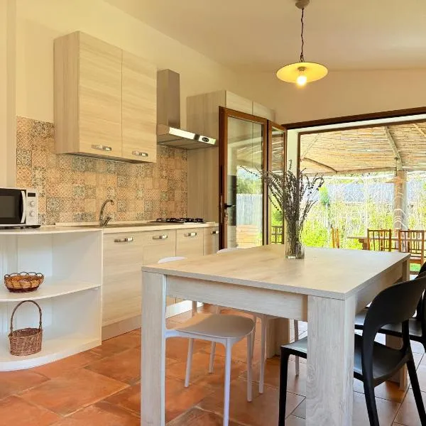 Il Glicine - Appartamenti a 4 chilometri dal mare di Orosei, hotel em Orosei