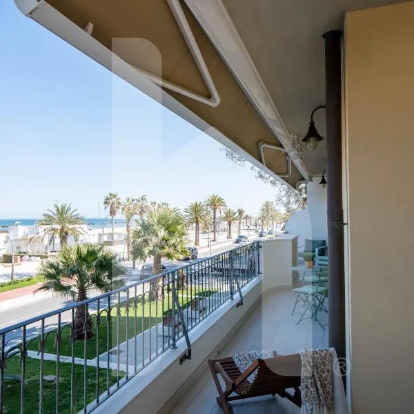 Homiday - OLIMPO Fronte Mare Luxury, hotel en Roseto degli Abruzzi
