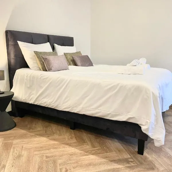 Tilburg में, होटल Stylish Studio with Balcony, Near Tilburg Station