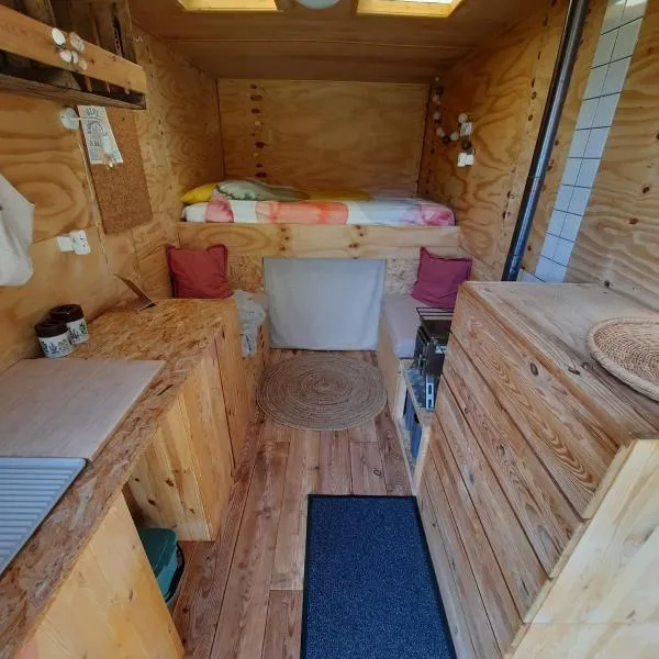 Knus Tiny house La Coume, hotel v destinaci Biert
