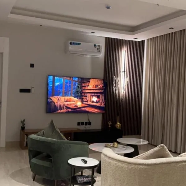 Luxury 3BR Close to Boulevard extra maid room، فندق في الرياض