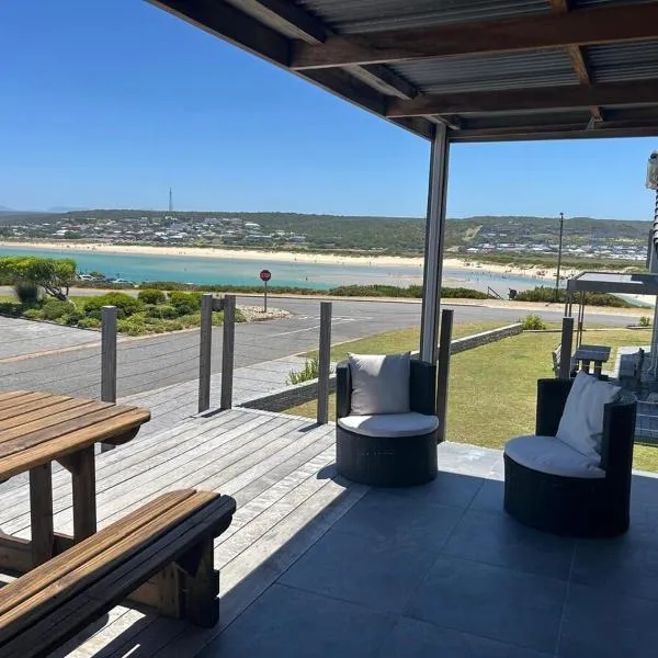 Stilbaai Waterkant Apartment, hotel v destinaci Stilbaai-Oos