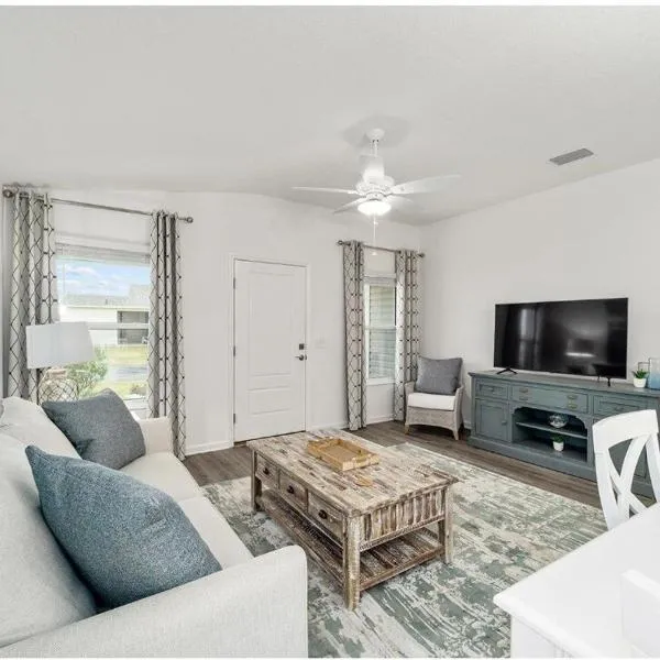The 2BR Golf and Games Residence, hotel in The Villages