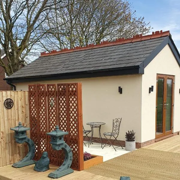 Country Guest House With Hot Tub, hotel di Leigh