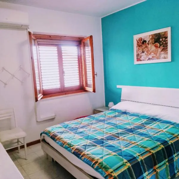 Via Luigi Einaudi 53- Guest House, hotel Pedasóban