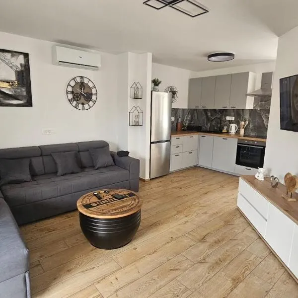 Apartments Adela, hotel sa Gajac