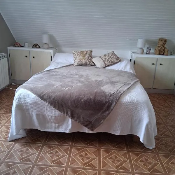 La chambre aux papillons, hotel in Huismes