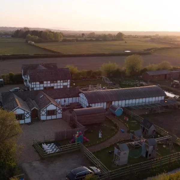 Barnacre Green Cottage - Eco-cottage with private hot tub & pool access, hotel in Moreton