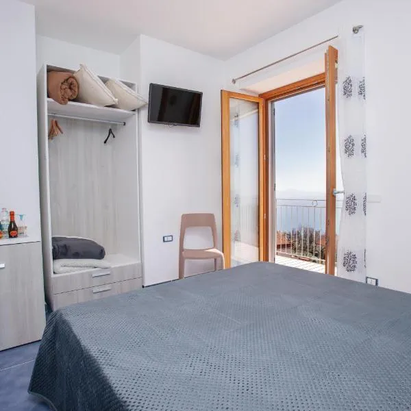Nel blu dipinto di blu, hotel v destinaci Pianillo