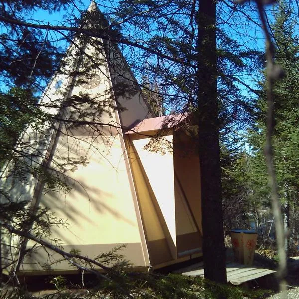 Aux Tipis de la Rivière Sauvage, hotel v destinaci Saint Romain