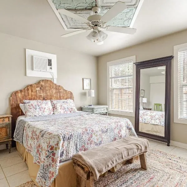 Elm Street Cottage, hotel v destinaci Seguin