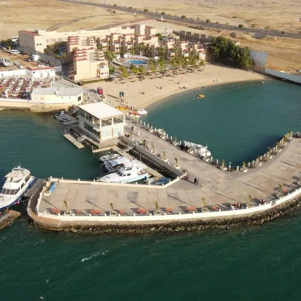 منتجع شاطئ الدولفين للإيواء السياحي, hotel in Yanbu