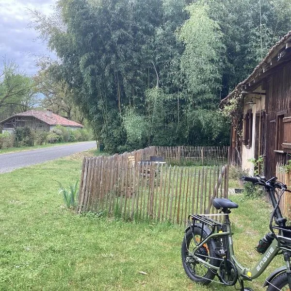 Cabane de charme, hotel in Losse