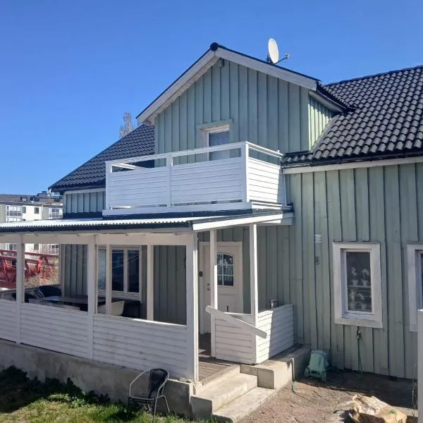 5 sovrum 9 bäddar 12 sovplatser, hótel í Oskarshamn