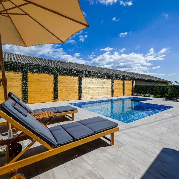 Holiday Home Kapela, hotell i Tomišići