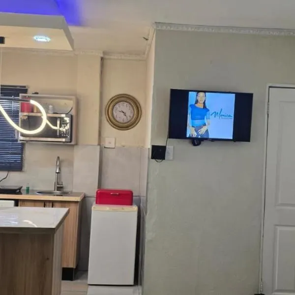 Okoli's Place, hotel v destinaci Sandown