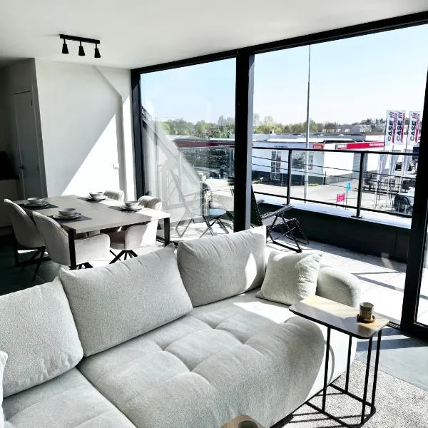 Cozy modern duplex with balcony and free parking, hotel v destinaci Deinze