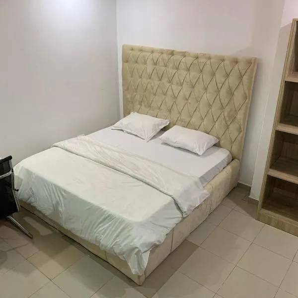 House 26 Apartment and Suites, hotel in Ikeja