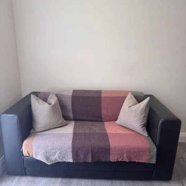 Cosy Space near Dublin Airport and City, hotel in Dublin