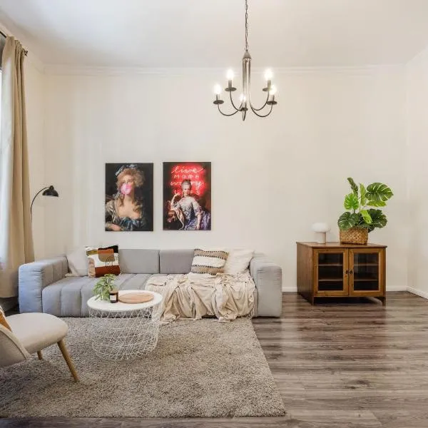 Magnificent Elegance by Magyar Street & Central Market, hotel in Budapest