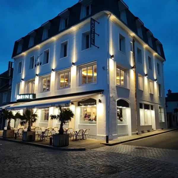 Le Grand Hôtel de la Marine "face à la mer" – hotel w mieście Port-en-Bessin-Huppain