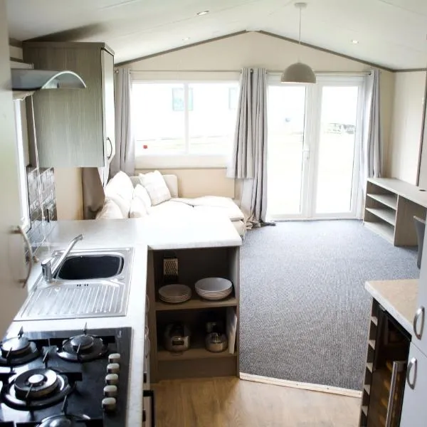 Cosy cabin for 6 in Great Billing, hotel in Great Billing