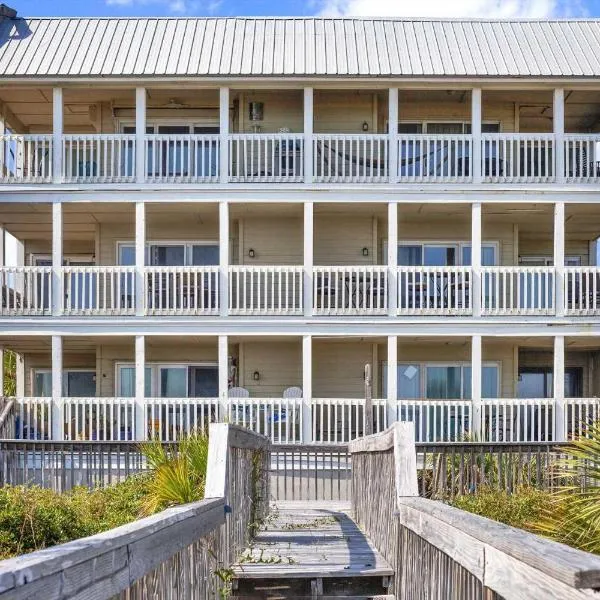 Ocean front condo Sandcastles beach club, hotel en Tybee Island