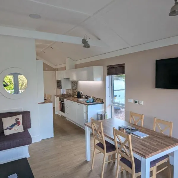 The Dochart Lodge with hot tub Braidhaugh Crieff, hotel v destinaci Crieff