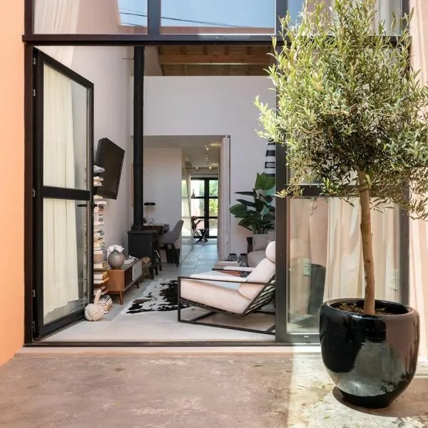 FILETE, Design house in Peniche's old town, hotel in Peniche