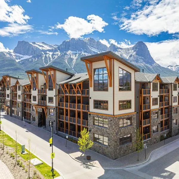 Spring Creek Luxury King One Bedroom at White Spruce Lodge, hotel in Canmore