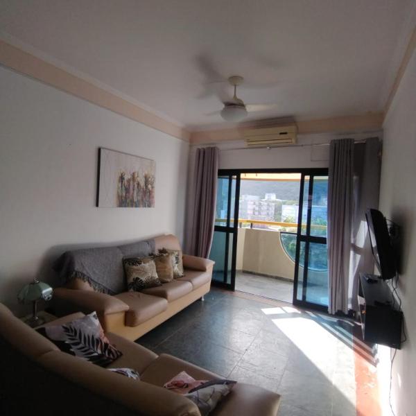 Apartamento Enseada Beira Mar com sacada
