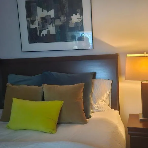 Cozy Modern Stay!, hotel in Brampton