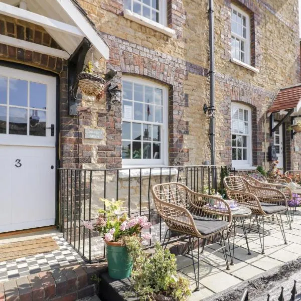 3 Canalside Cottages, hotel v destinaci Towcester