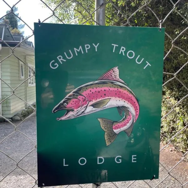 The Grumpy Trout Lodge #Outdoors on our #doorstep!, hotel in Turangi