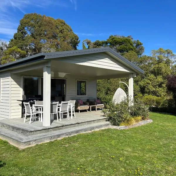 Honey Cottage - a cosy cottage in idyllic Tasman Region, hotel in Tasman