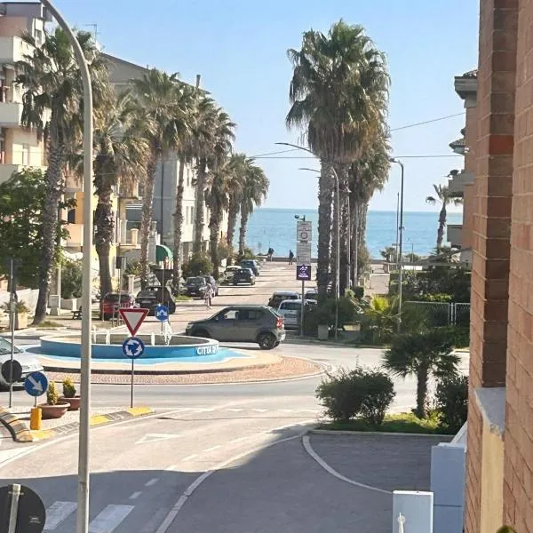 Pura Vida Mare Porto Recanati, hotel in Porto Recanati