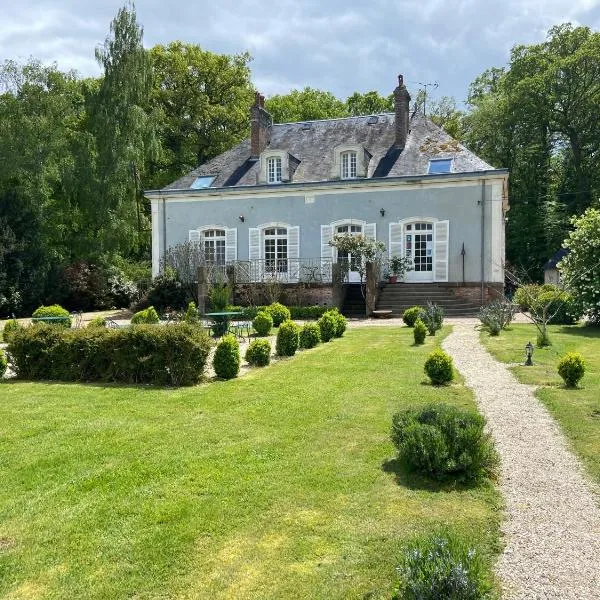 Hôtel les Grands Chênes, hotel v destinácii Saint-Fargeau