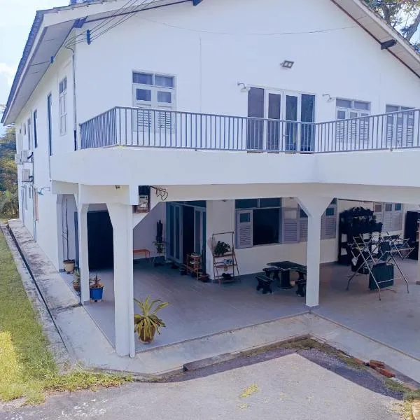 There's A Borneo Guesthouse, hotel v destinaci Johor Bahru